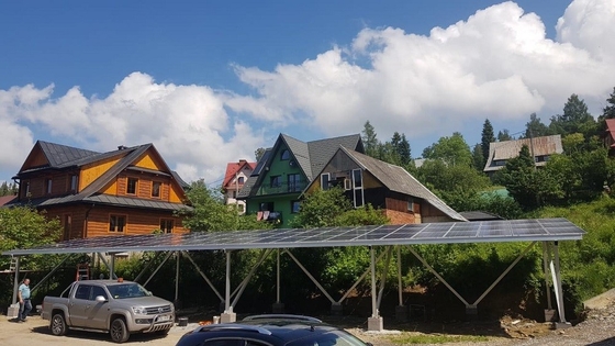Goede prijs. De ontworpen Grond zette ZonnediePv Systemen op voor de zonnesteun van de Autoverpakking carport worden geanodiseerd online